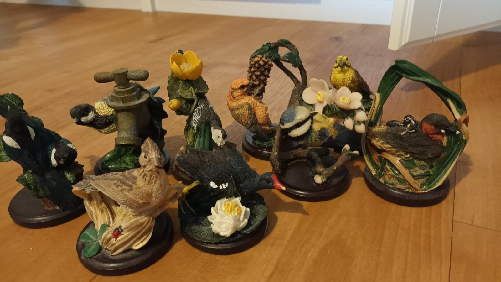 Vogelbeeldjes handgeschilderd, Ophalen