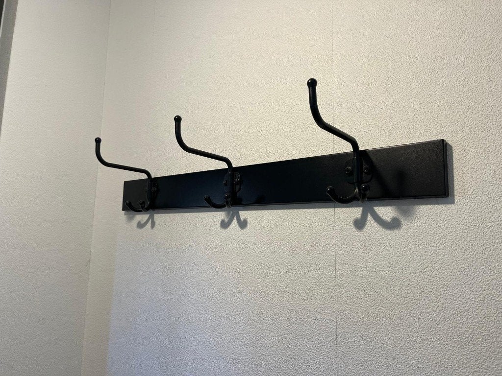 Modern Black Wall Coat Racks / Hat Hangers (2 Pieces), Zo goed als nieuw, Minder dan 100 cm, Metaal, Ophalen