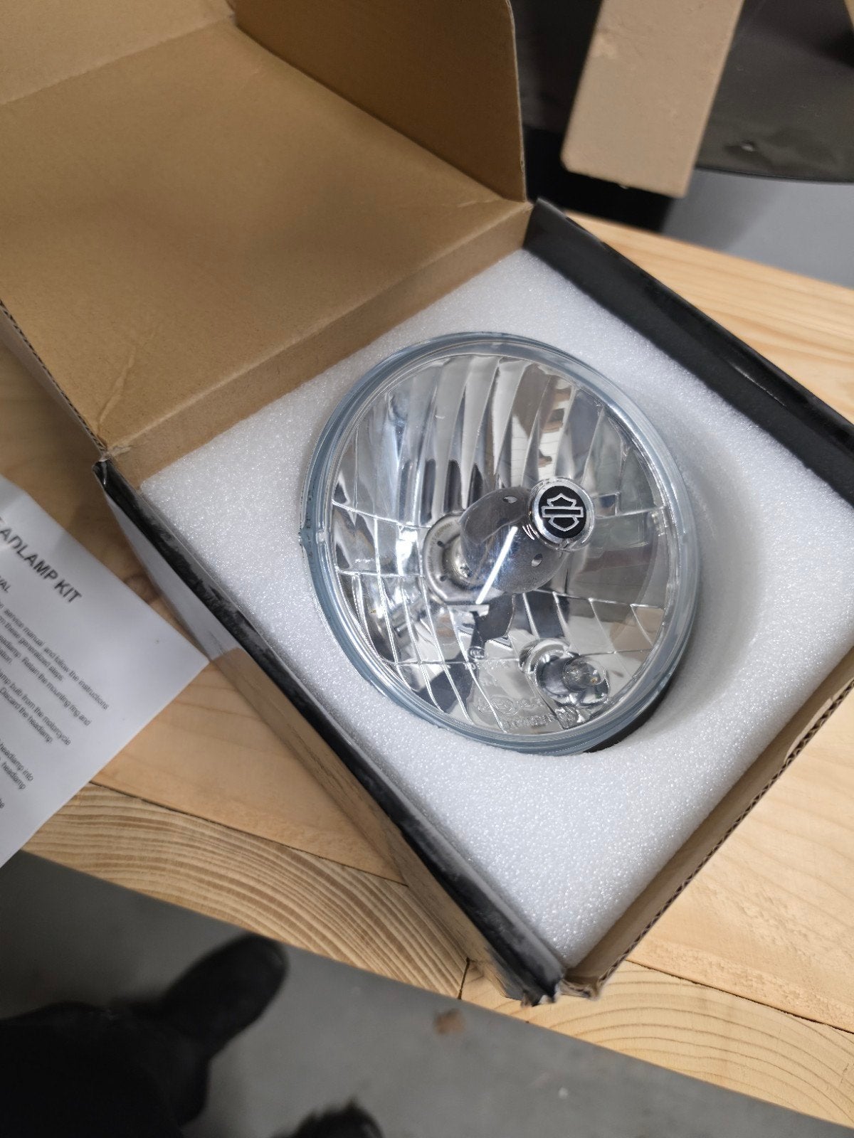Originele Harley Sportster Iron 883 Koplamp, Harley-Davidson, 3700 W Juneau Ave, Milwaukee, WI 53208, USA, Info@harley-davidson.com