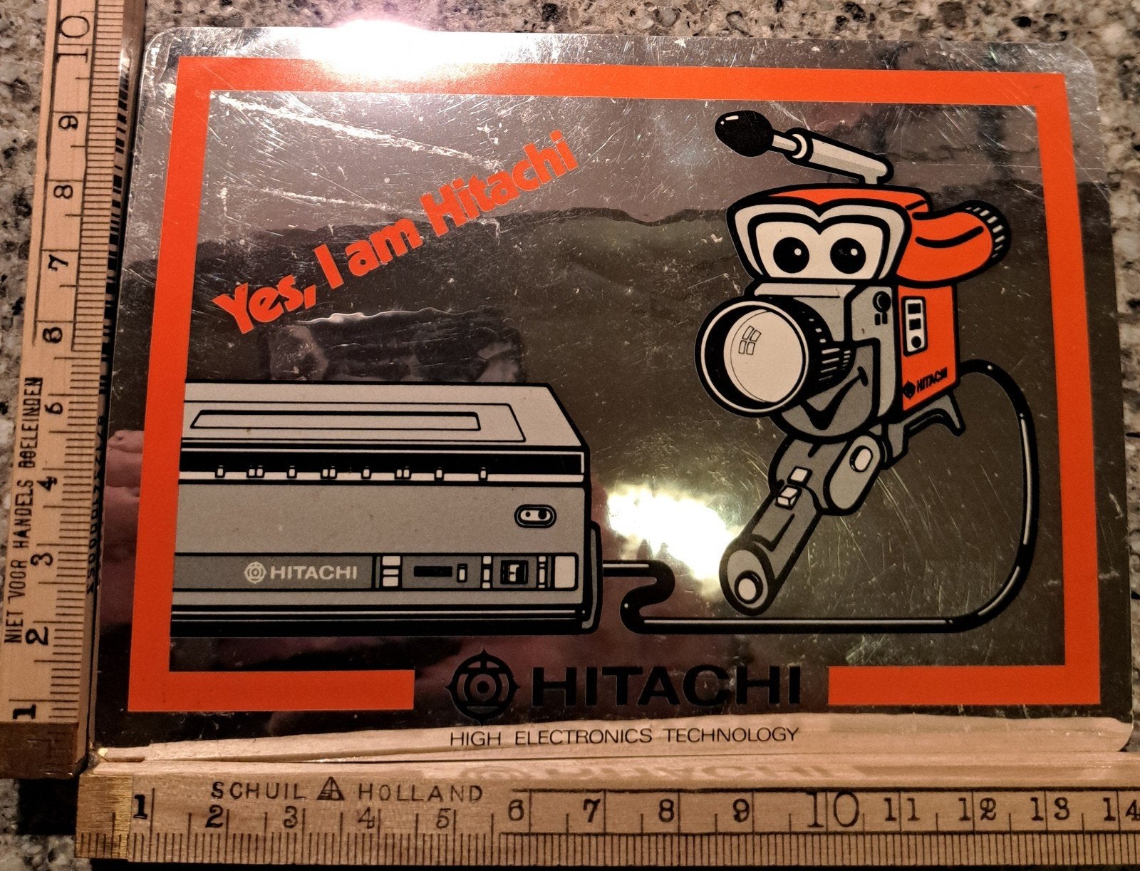 Vintage sticker Yes I am Hitachi video camera’s, Verzamelen, Stickers, Ophalen of Verzenden, Zo goed als nieuw, Merk
