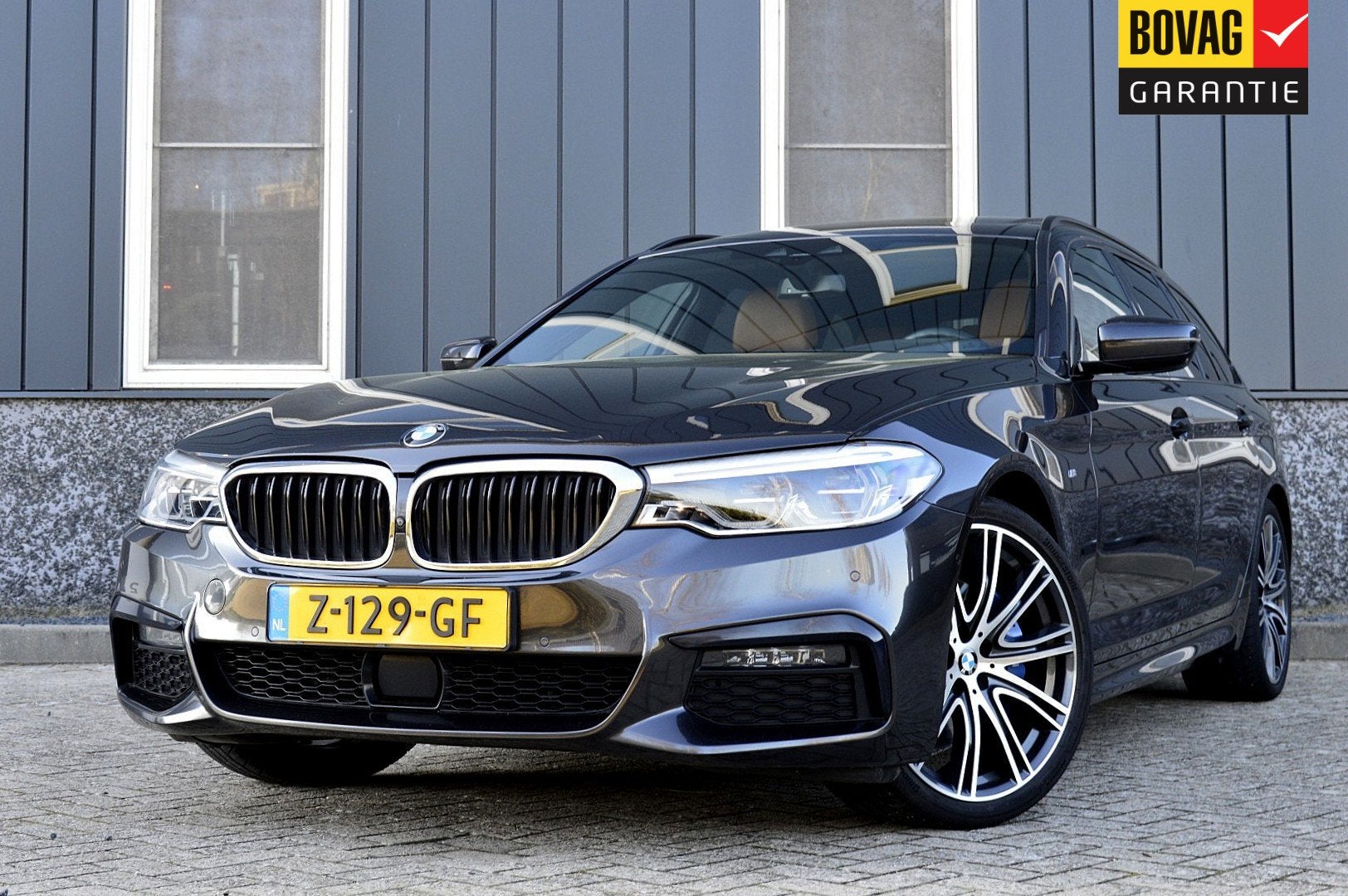 BMW 5 Serie Touring 530i M-Sport Rijklaarprijs-Garantie Pano, Auto's, Automaat, Achterwielaandrijving, Gebruikt, Euro 6
