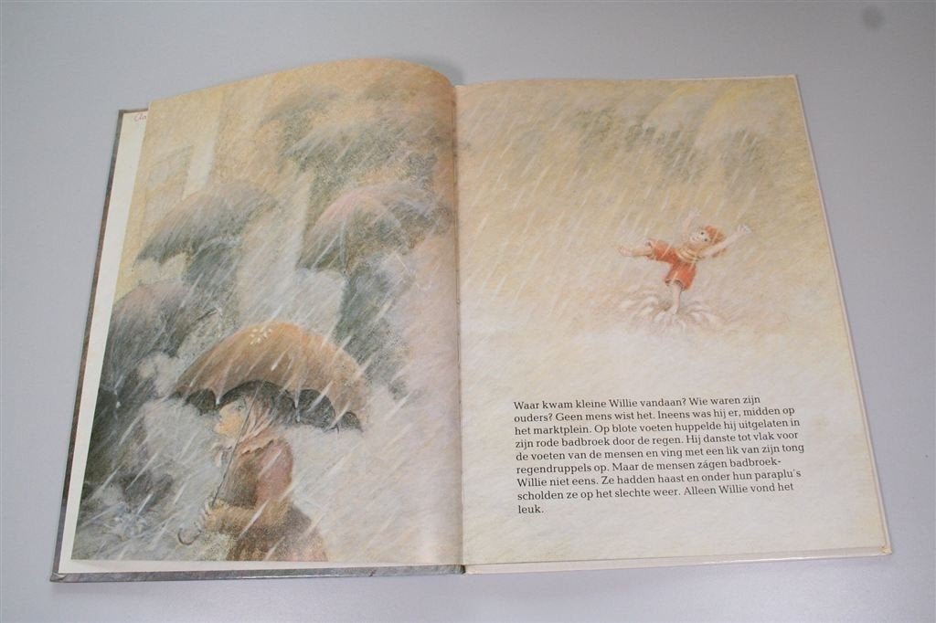 Aju paraplu! — Florino — Prentenboek [1991], Boeken, Ophalen of Verzenden, Gelezen