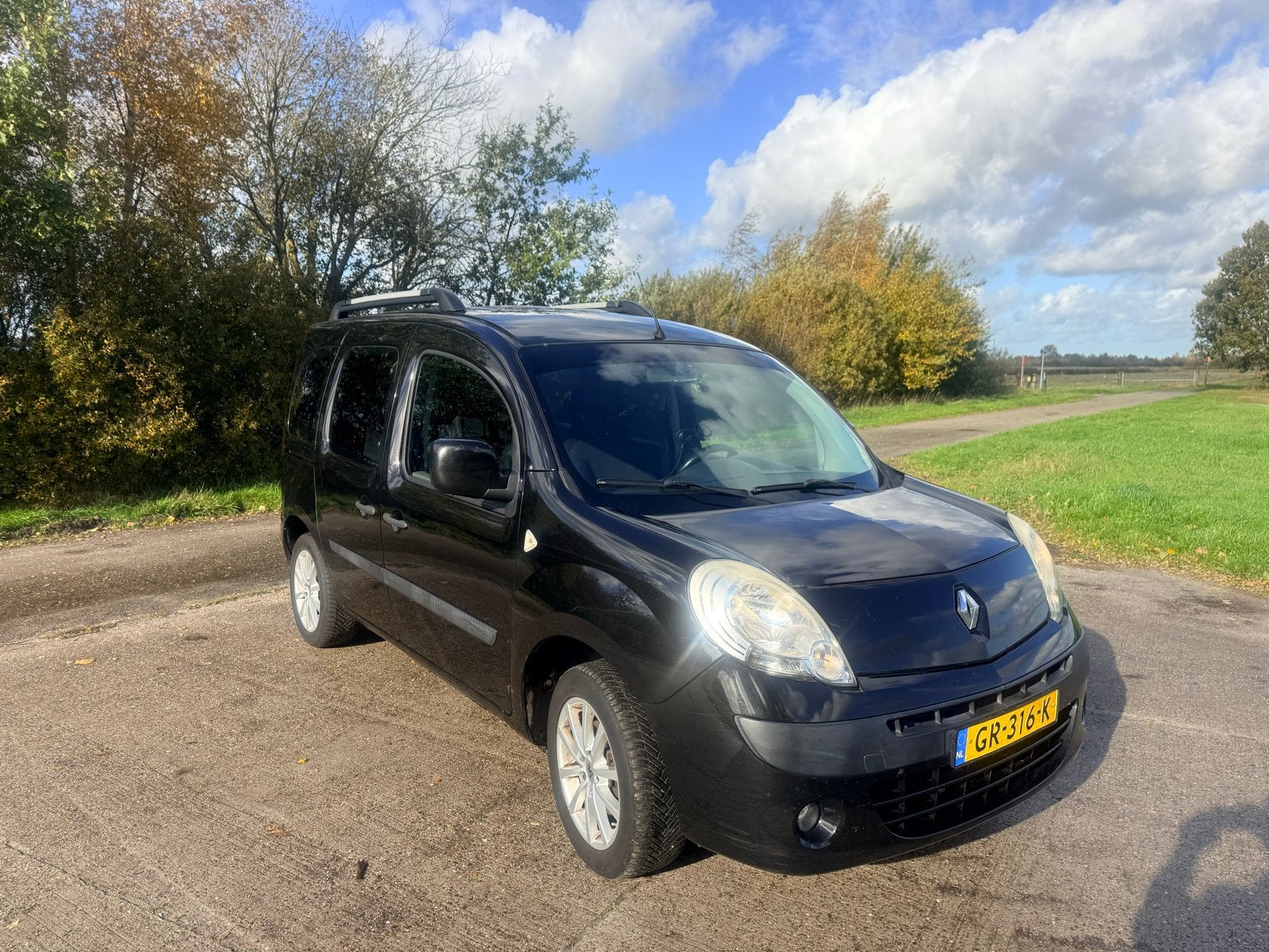 Renault Kangoo 1.6 8V 64KW Family 2010 Zwart, Auto's, Voorwielaandrijving, Stof, Beige, 4 cilinders