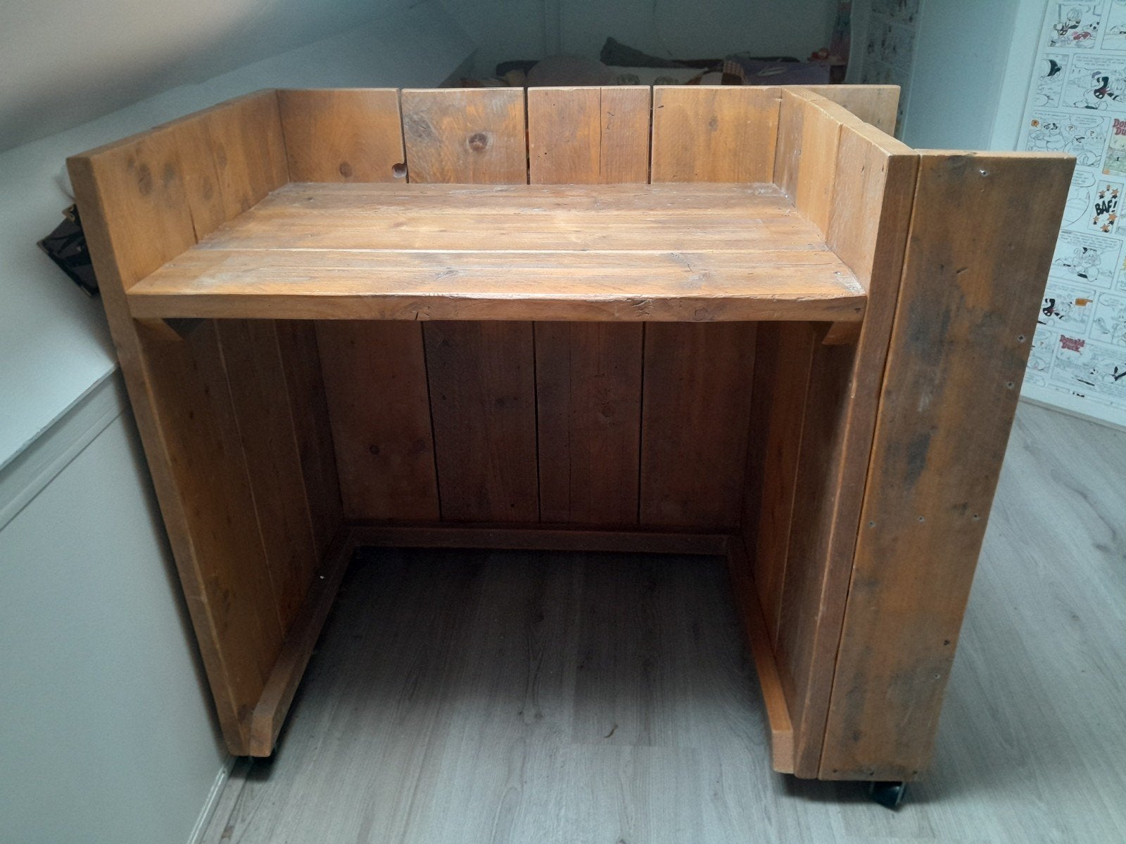 Steigerhouten bureau op wielen, Ophalen, Gebruikt