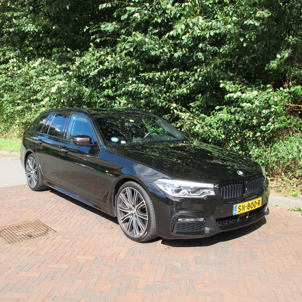 BMW 540i touring - Unieke NL auto - Rijk uitgerust., Auto's, Dealer onderhouden, 340 pk, Particulier, 1740 kg