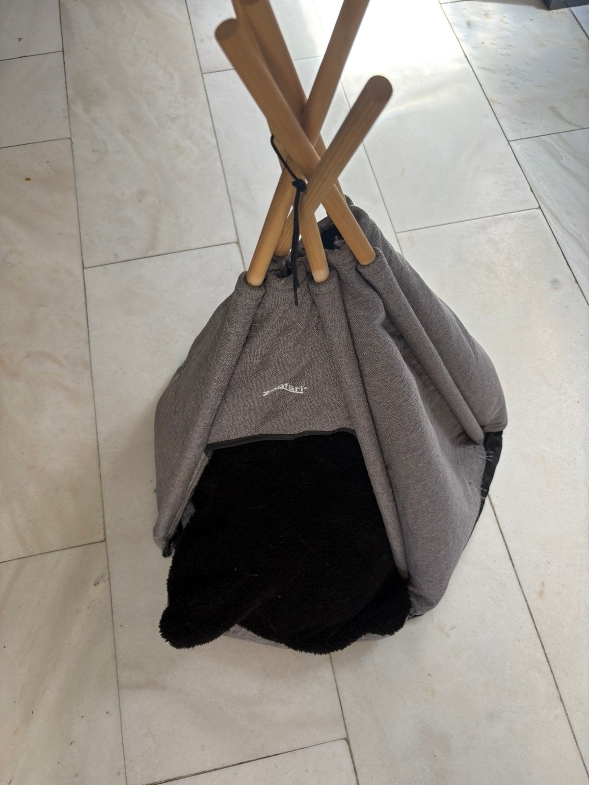 Tipi Tentje , mand voor kleine hond- kat, Ophalen, Zo goed als nieuw, Riet
