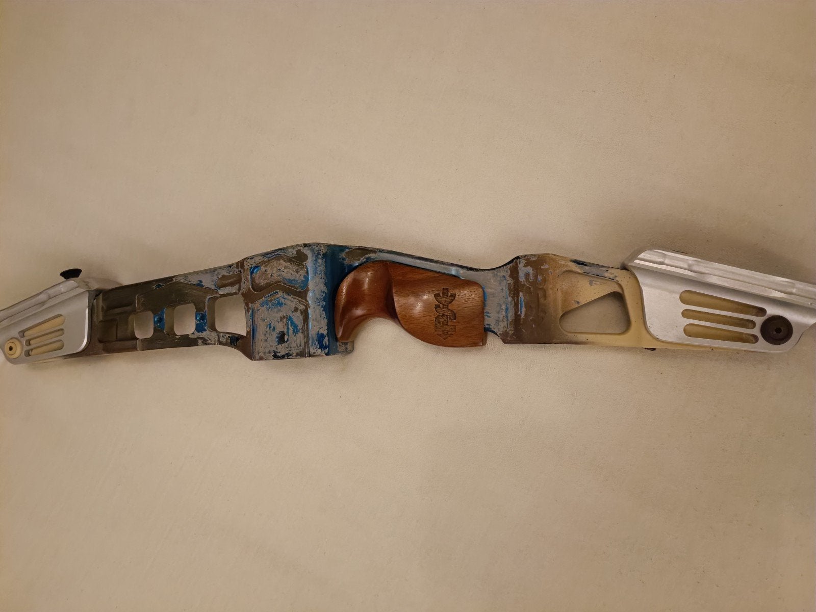 compound mitten voor op de knapen, Ophalen