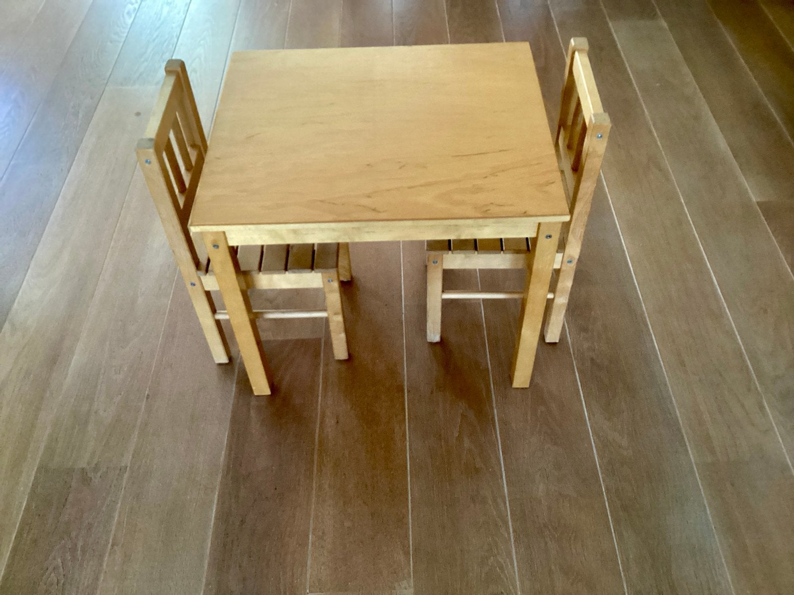 Houten kindertafel met 2 stoeltjes, Kinderen en Baby's, Ophalen, Gebruikt, Tafel(s) en Stoel(en)