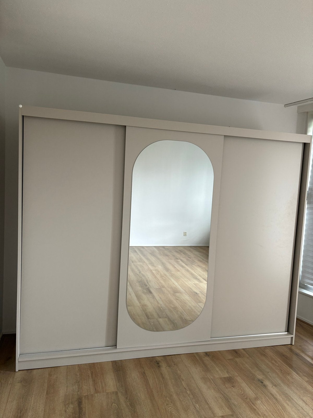 Grote kledingkast met spiegel en schuifdeuren, Ophalen, 200 cm of meer, Zo goed als nieuw, 200 cm of meer