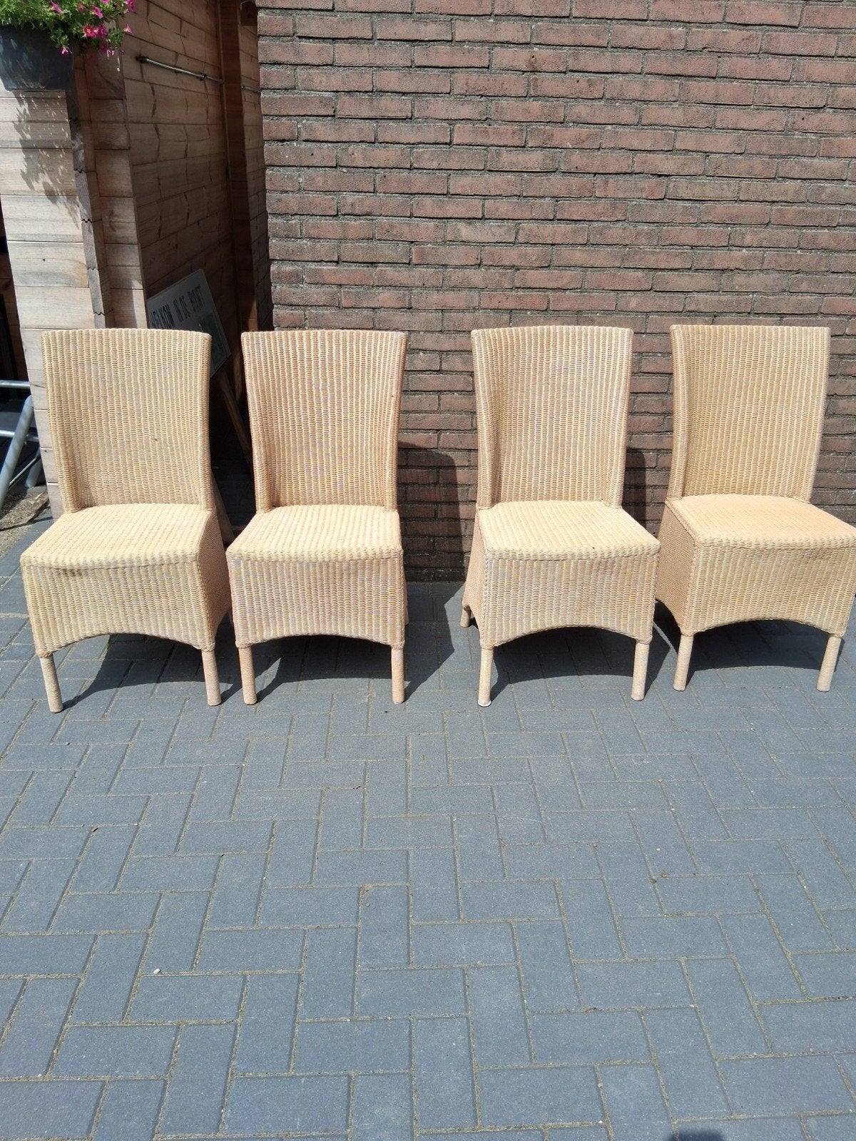 4 mooie rieten plastic stoelen, Ophalen, Kunststof, Bruin, Zo goed als nieuw