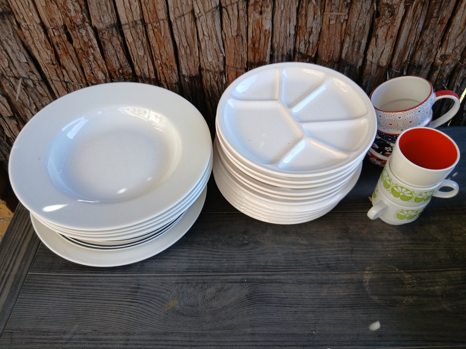 Gratis servies: borden, kommen en mokken, Ophalen, Gebruikt, Keramiek, Bord(en)