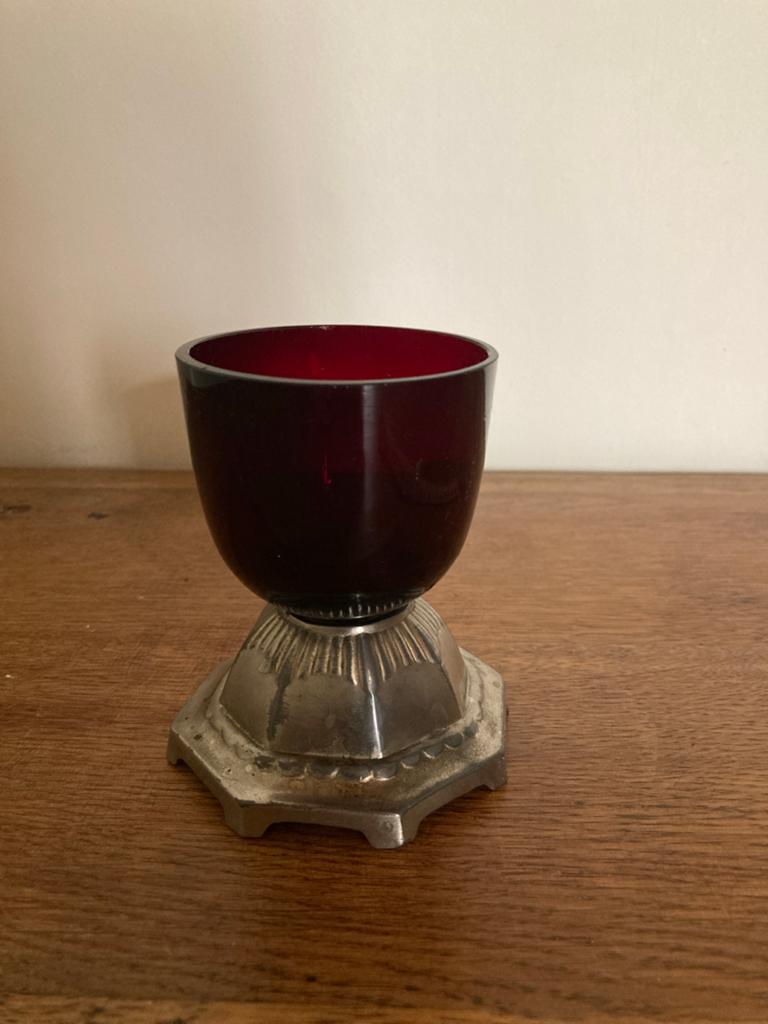 Antieke rode glazen houder met metalen voet, Ophalen of Verzenden, Glas