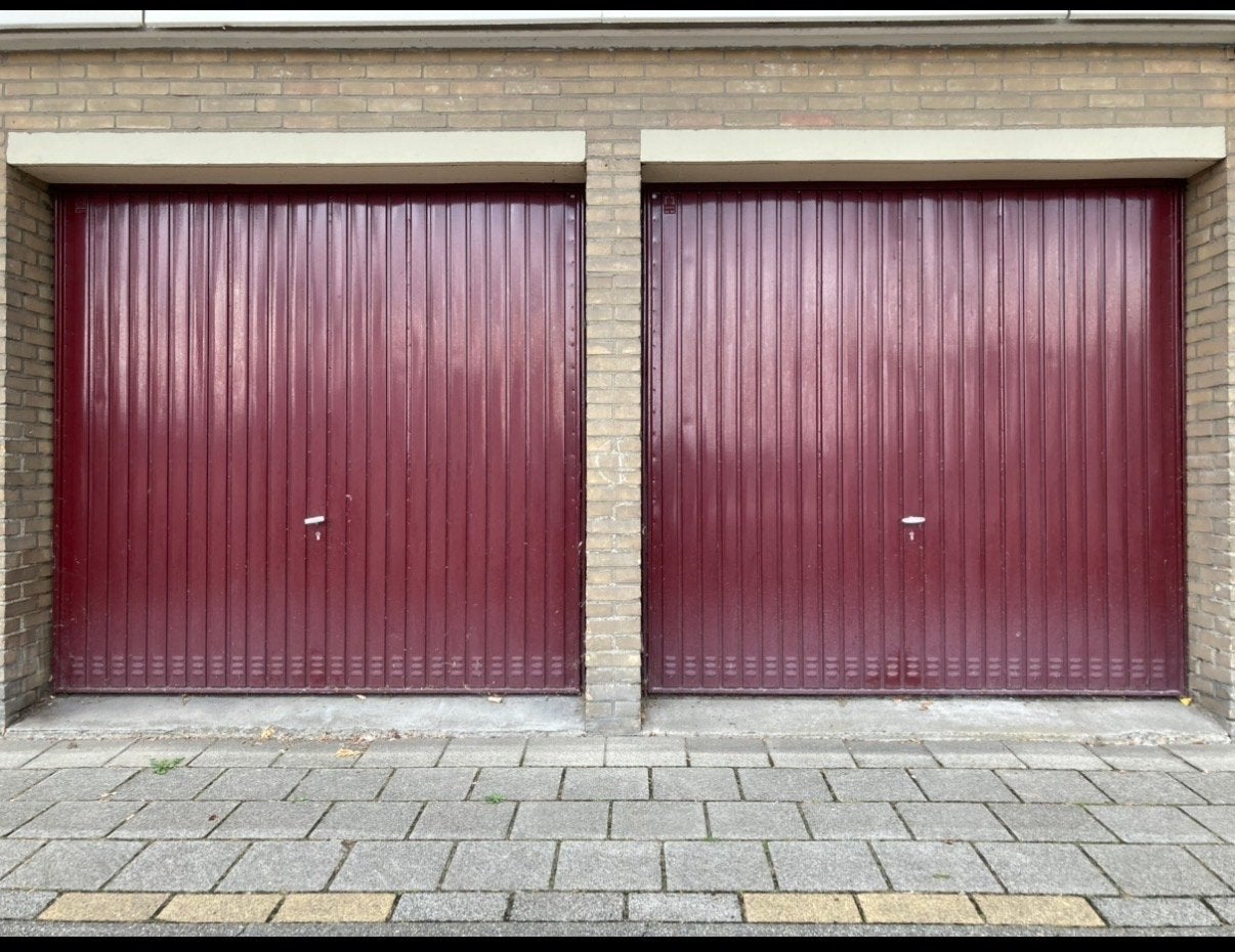 Nette dubbele garage 27m2, 2 deuren, 1 ruimte, Centr Diemen, Amsterdam