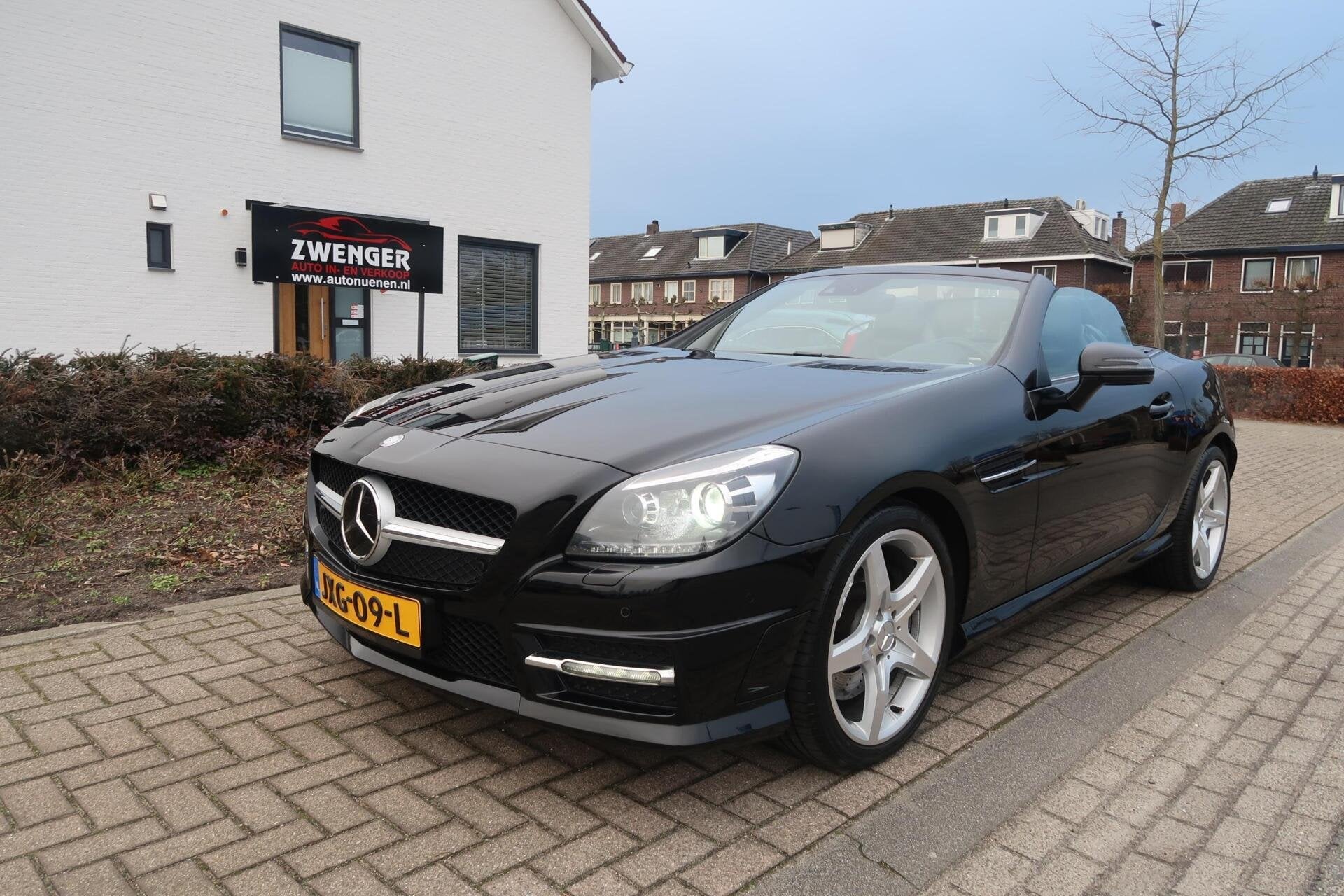 Mercedes SLK-klasse 250 Aut AMG|PANORAMADAK|ADAPTIVE CRUISEC, Auto's, Mercedes-Benz, Automaat, Euro 5, Achterwielaandrijving, Gebruikt
