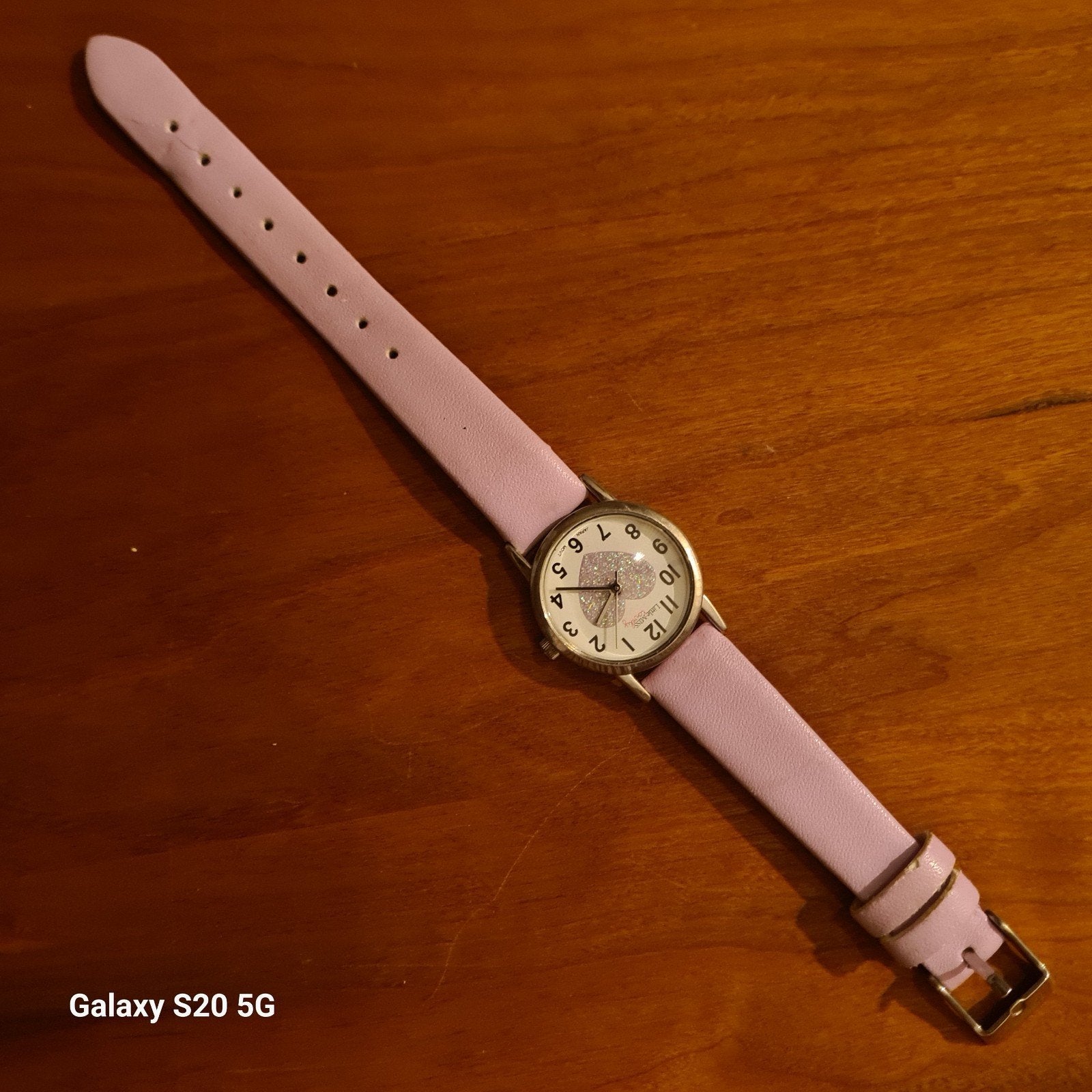 Leuk kinderhorloge met hartje - Roze bandje, Sieraden, Tassen en Uiterlijk, Ophalen of Verzenden, Gebruikt, Roze, Meisje