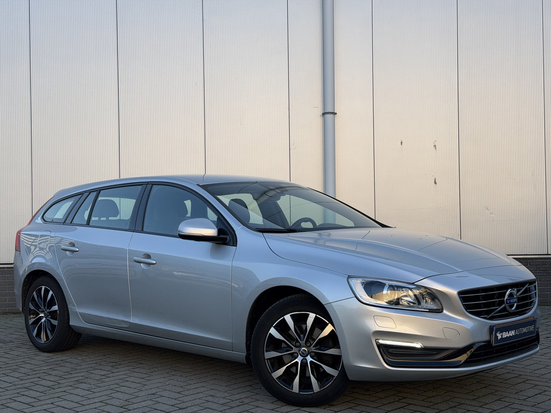 Volvo V60 1.5 T3 Polar+ Dynamic | Goed onderhouden | Trekhaa, Auto's, Xenon verlichting, 4 cilinders, 154 pk, 84 €/maand