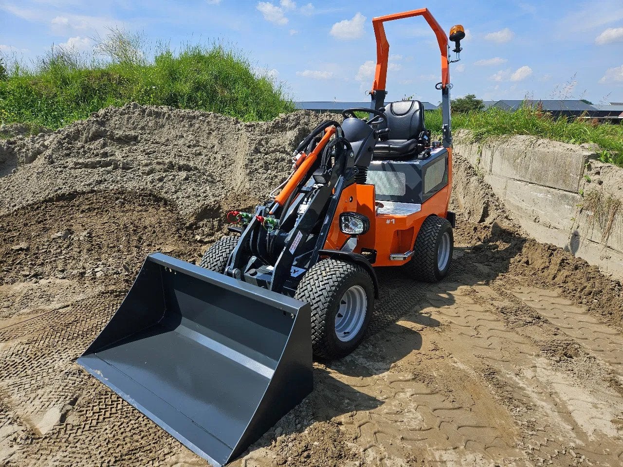 Relly 1.0 D/E, Wiellader of Shovel