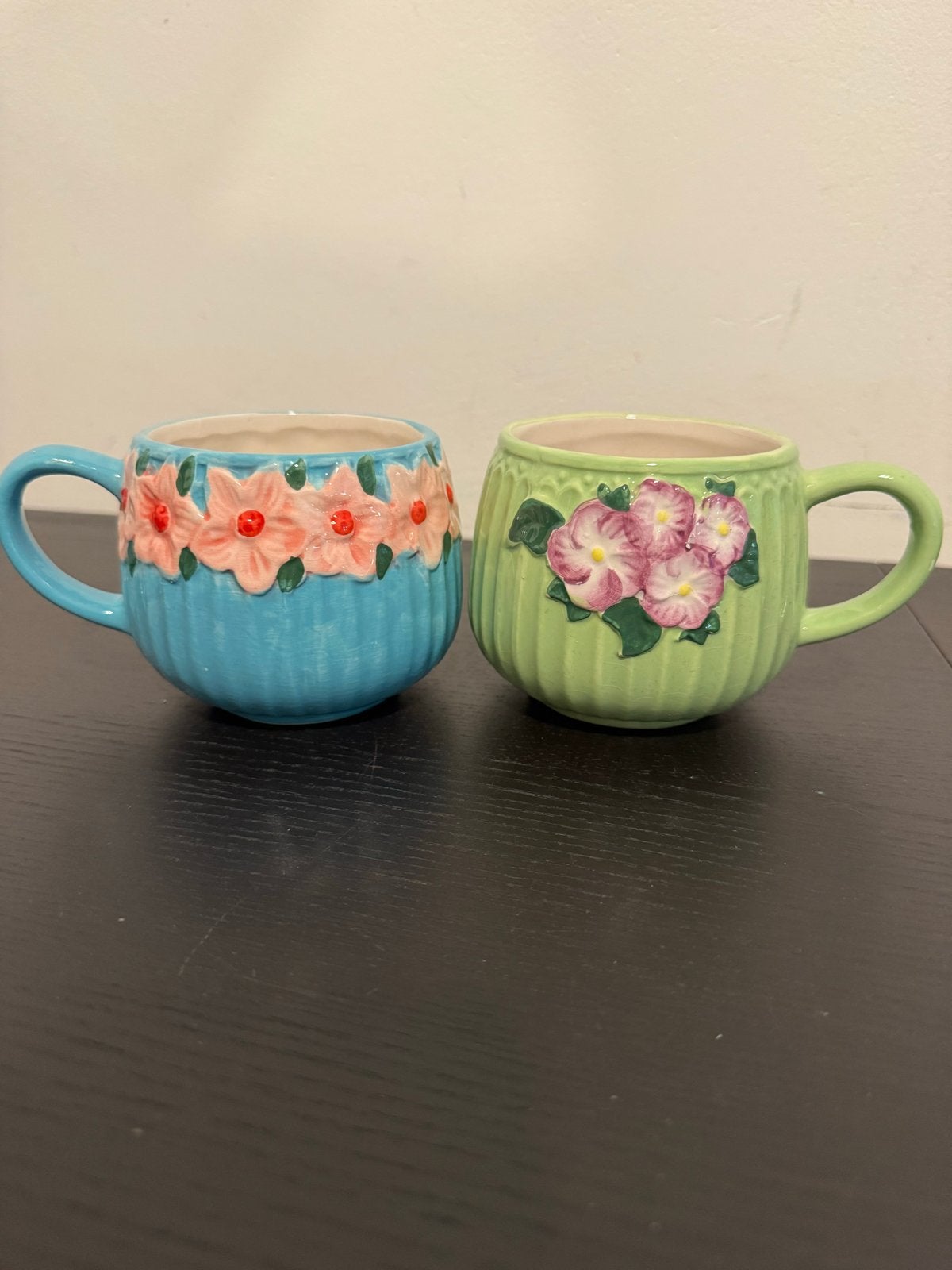 Set van 2 vrolijke bloemen mokken van de Action- Keramiek, Gebruikt, Overige merken, Keramiek, Overige stijlen