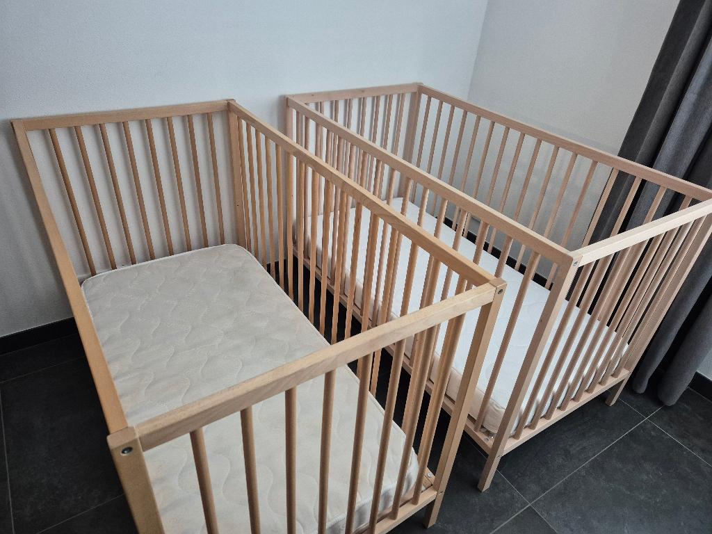 2 ledikantjes, Kinderen en Baby's, Babywiegjes en Ledikanten, Ophalen, Zo goed als nieuw, Ledikant