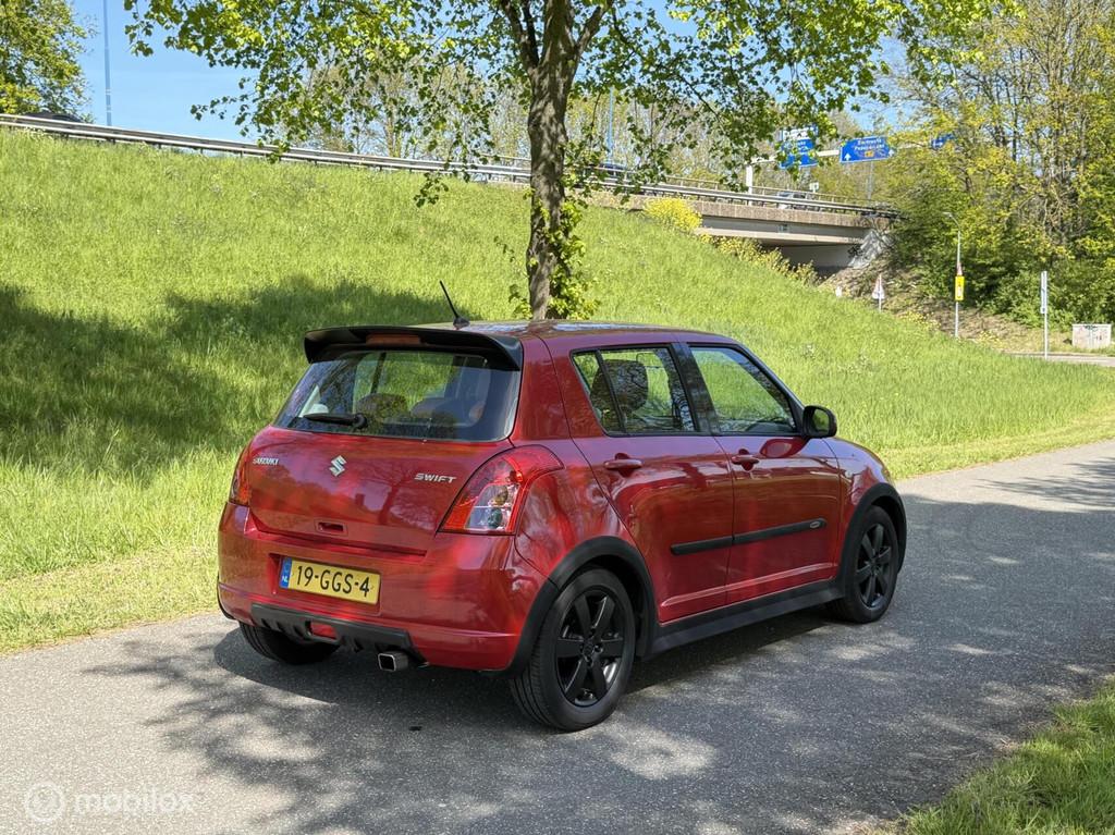Suzuki Swift 1.3 Shogun*NEW APK 4/27*LEDER*AIRCO*ELEK. RAMEN, Auto's, Voorwielaandrijving, Zwart, 400 kg, Swift