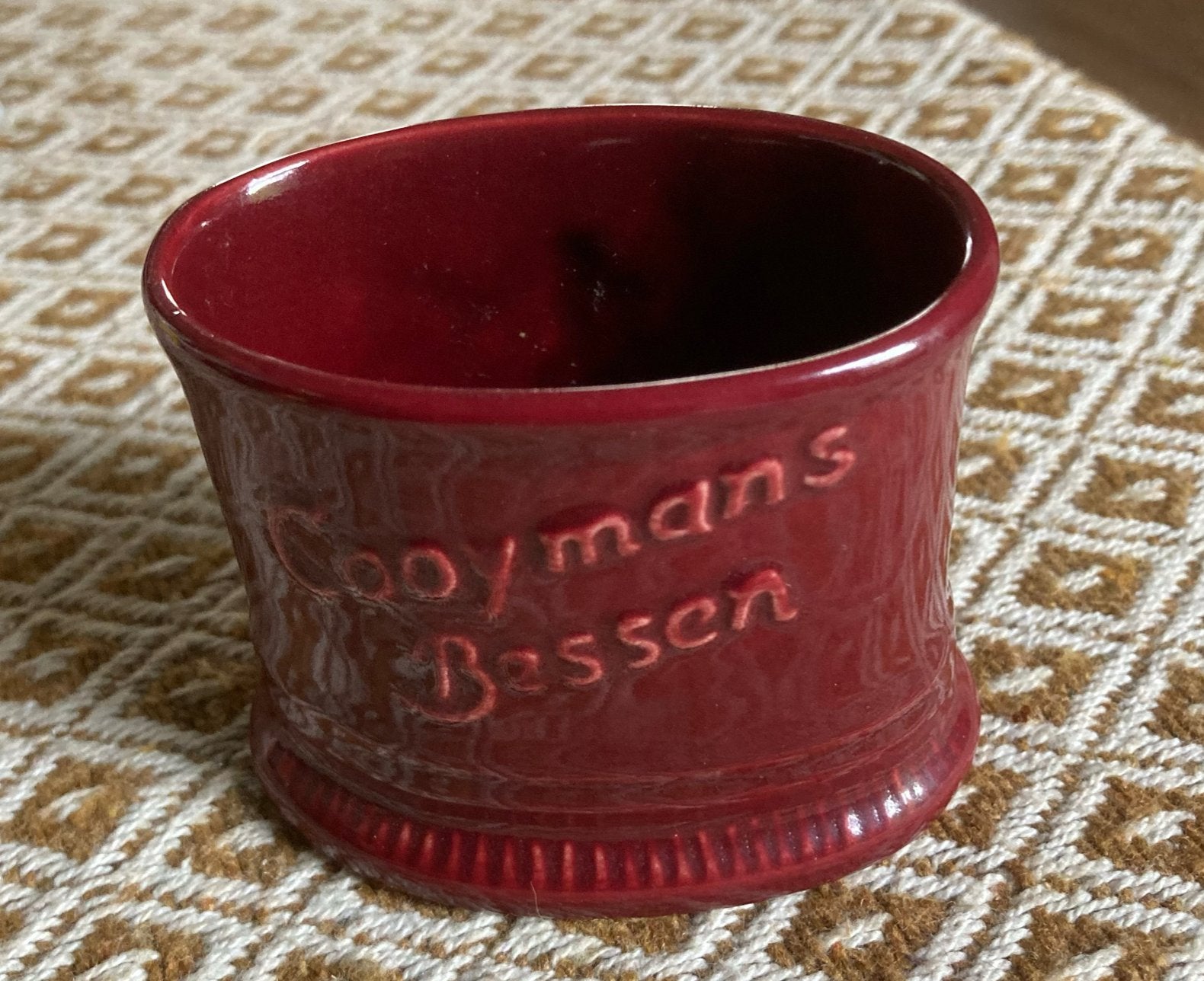 Donker rood  keramieken potje met reliëf -  Cooymans Bessen, Ophalen of Verzenden, Zo goed als nieuw