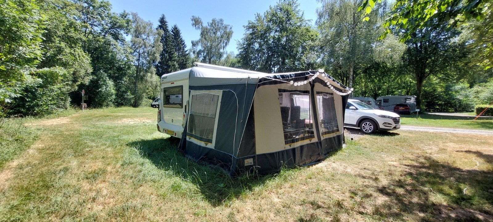 Knaus Sport 450 FU uit 2009 met Airco en Frans Bed, Luifel, Omvormbare zithoek, Rondzit, Particulier