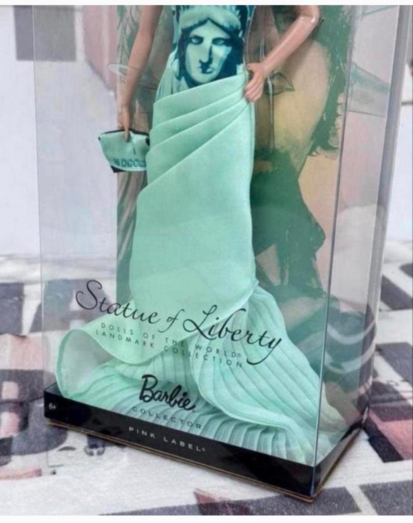 Statue of Liberty BARBIE Landmark Dolls Lady Collector NIEUW, Verzamelen, Poppen, Fashion Doll, Nieuw, Ophalen of Verzenden, H