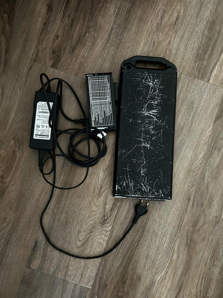 Babboe Curve-E Batterij en Oplader (juli 2022), Fietsen en Brommers, Fietsaccessoires | Fietsaccu's, Ophalen, Gebruikt