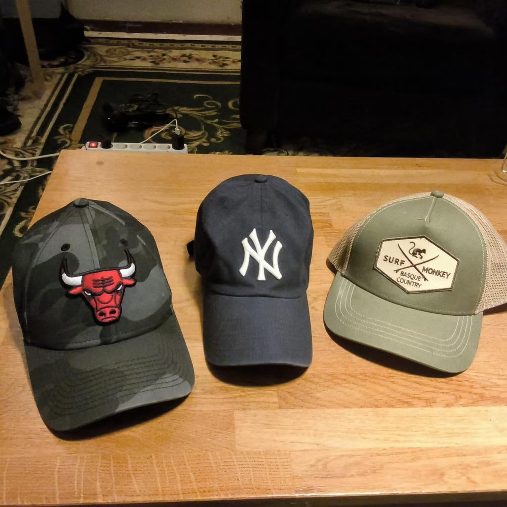 3 Nieuwe Baseballcaps: Bulls, NY Yankees, Surf Monkey, Nieuw, Pet, Diverse, One size fits all