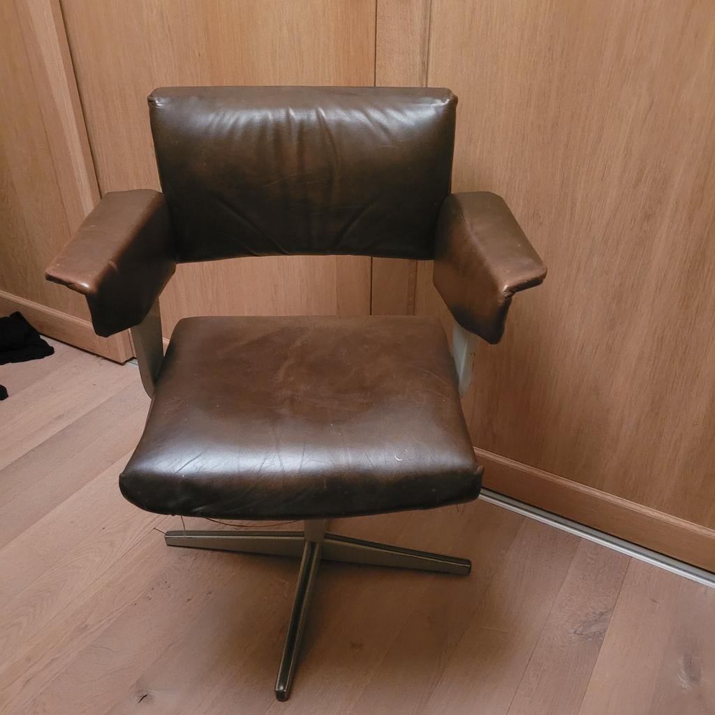 Vintage stoel Ahrend de Circel / Friso Kramer, Huis en Inrichting, Ophalen, Gebruikt, 50 tot 75 cm, Leer