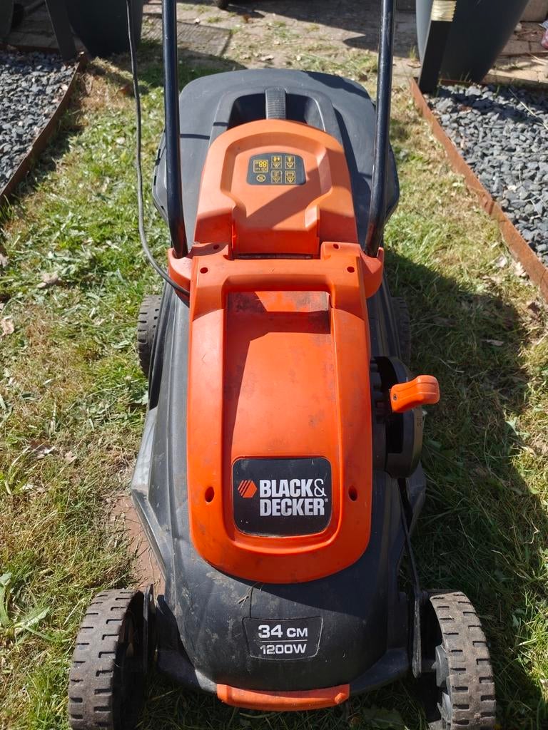Black & Decker Grasmaaier 34 cm 1200W - Zo goed als nieuw, Cirkelmaaier, Elektrische grasmaaier, Ophalen of Verzenden, Opvangzak