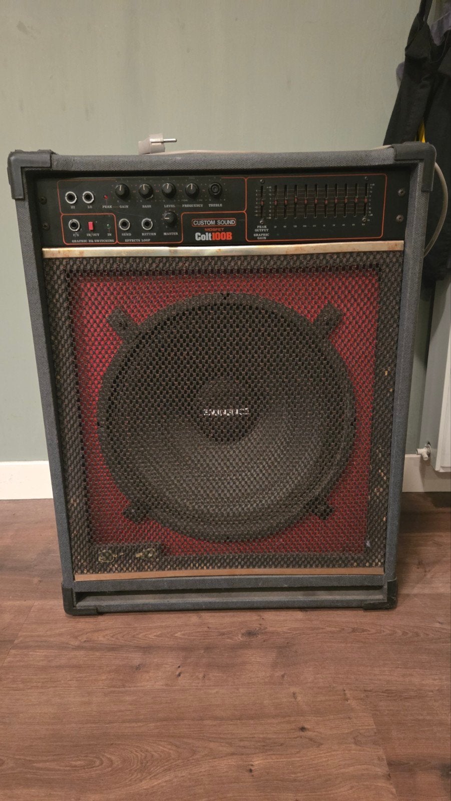 basversterker custom sound colt 100B, Ophalen, Gebruikt, 100 watt of meer