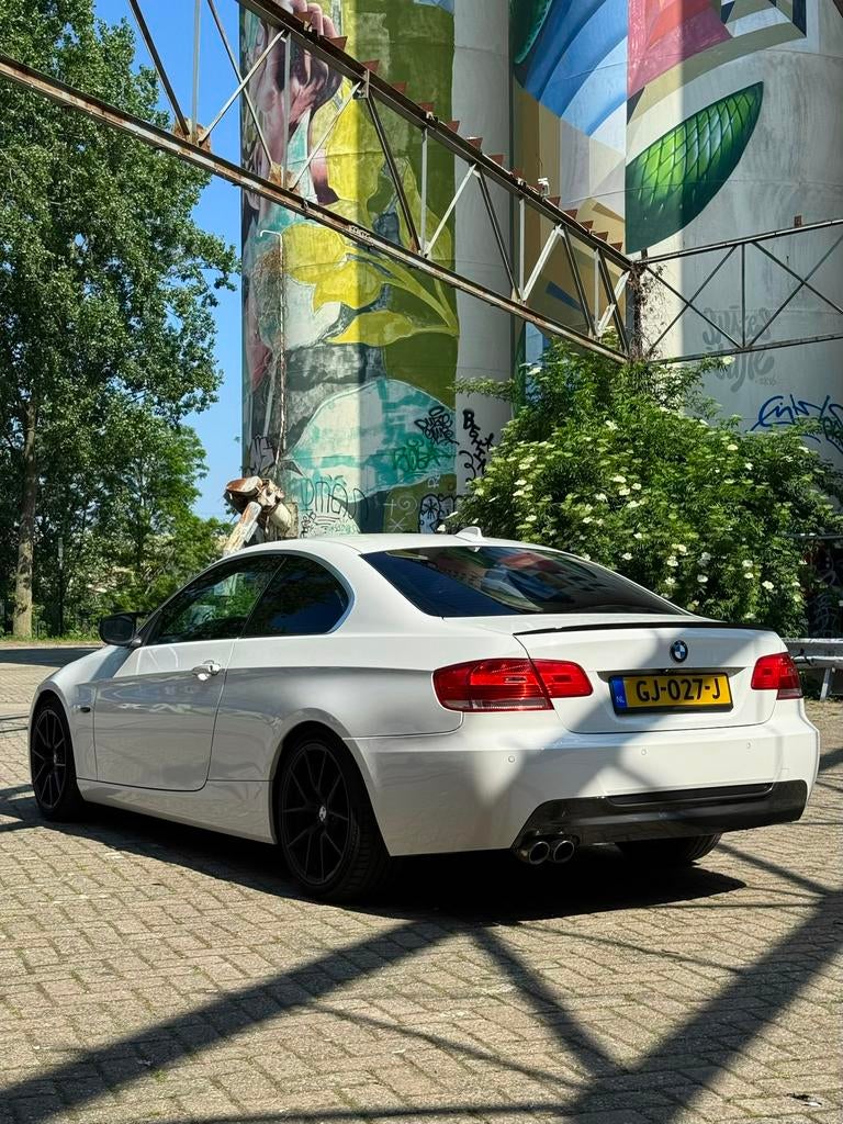 BMW 3-Serie 3.0 I 325i Coupe 2010 M pakket handgeschakeld, 745 kg, Achterwielaandrijving, Zwart, 4 stoelen