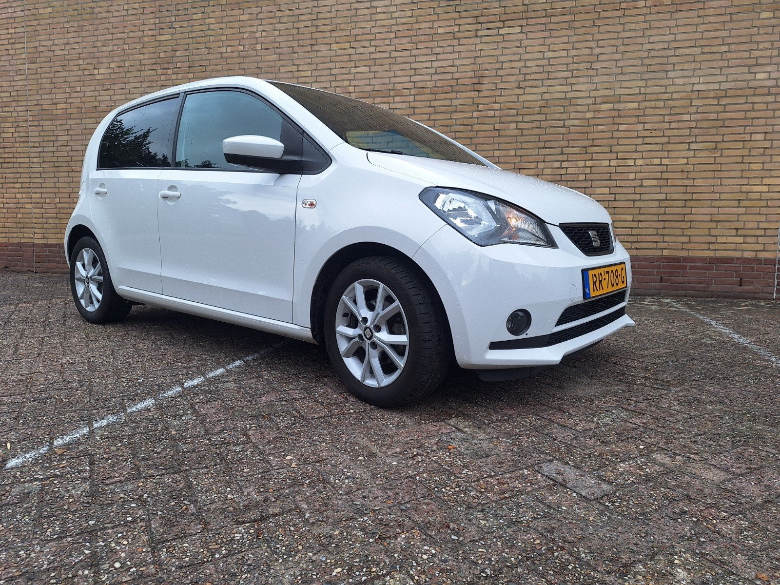 Seat Mii 1.0 MPI 60pk Ecomotive 5D 2018 Wit, Auto's, Seat, Voorwielaandrijving, Stof, Bluetooth, 4 stoelen
