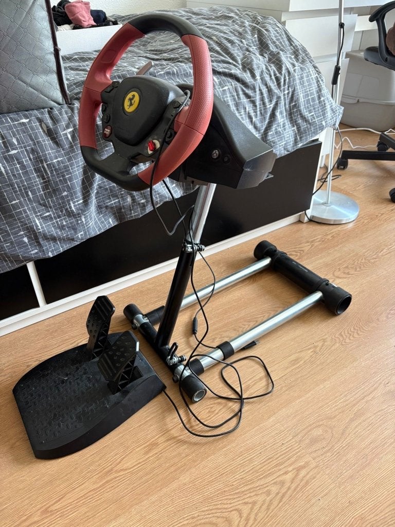 Ferrari racestuur + standaard voor Xbox, Ophalen, Gebruikt, Stuurtje of Sportattribuut, Xbox Series S