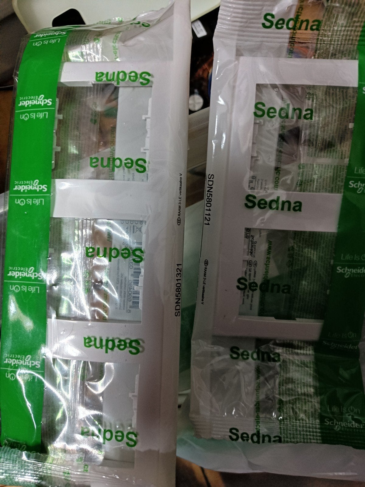 30 stuks Schneider Electric Sedna afdekplaat (nieuw), Ophalen of Verzenden, Nieuw, Stopcontact