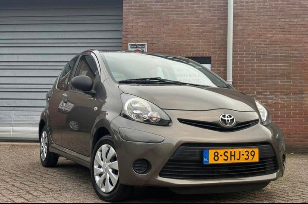 2e Eigenaar Toyota Aygo – Airco, 5-deurs, Zuinig!, Voorwielaandrijving, Bruin, 4 stoelen, Origineel Nederlands