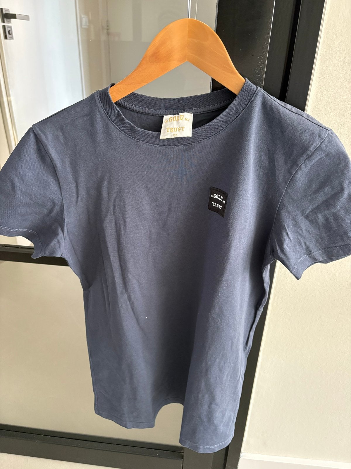 In Gold We Trust T-shirt z.g.a.n. maat 158/164, Ophalen of Verzenden, Zo goed als nieuw, Jongen of Meisje, Shirt of Longsleeve