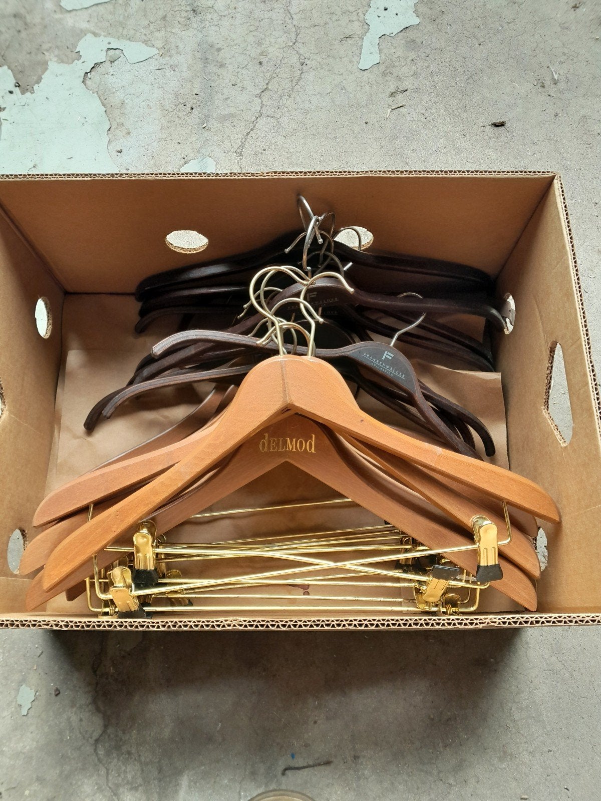 Diverse kledinghangers (hout en metaal), Ophalen of Verzenden, Gebruikt, Hout, Volwassenen
