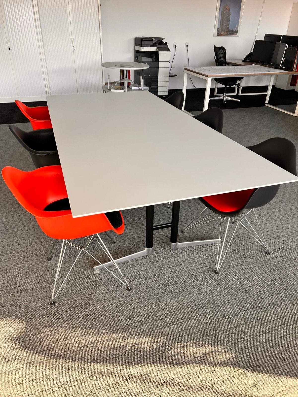 Vitra tafel & 6 Vitra Eames Dar stoelen 260 x 120 cm, Ophalen, Zo goed als nieuw