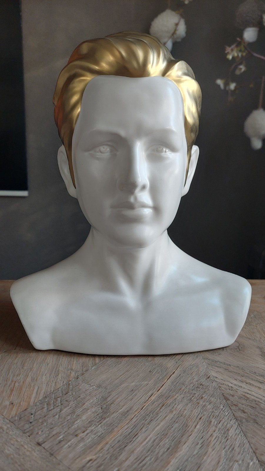 Moderne Buste met Gouden Haar - Wit en Goud Decoratie