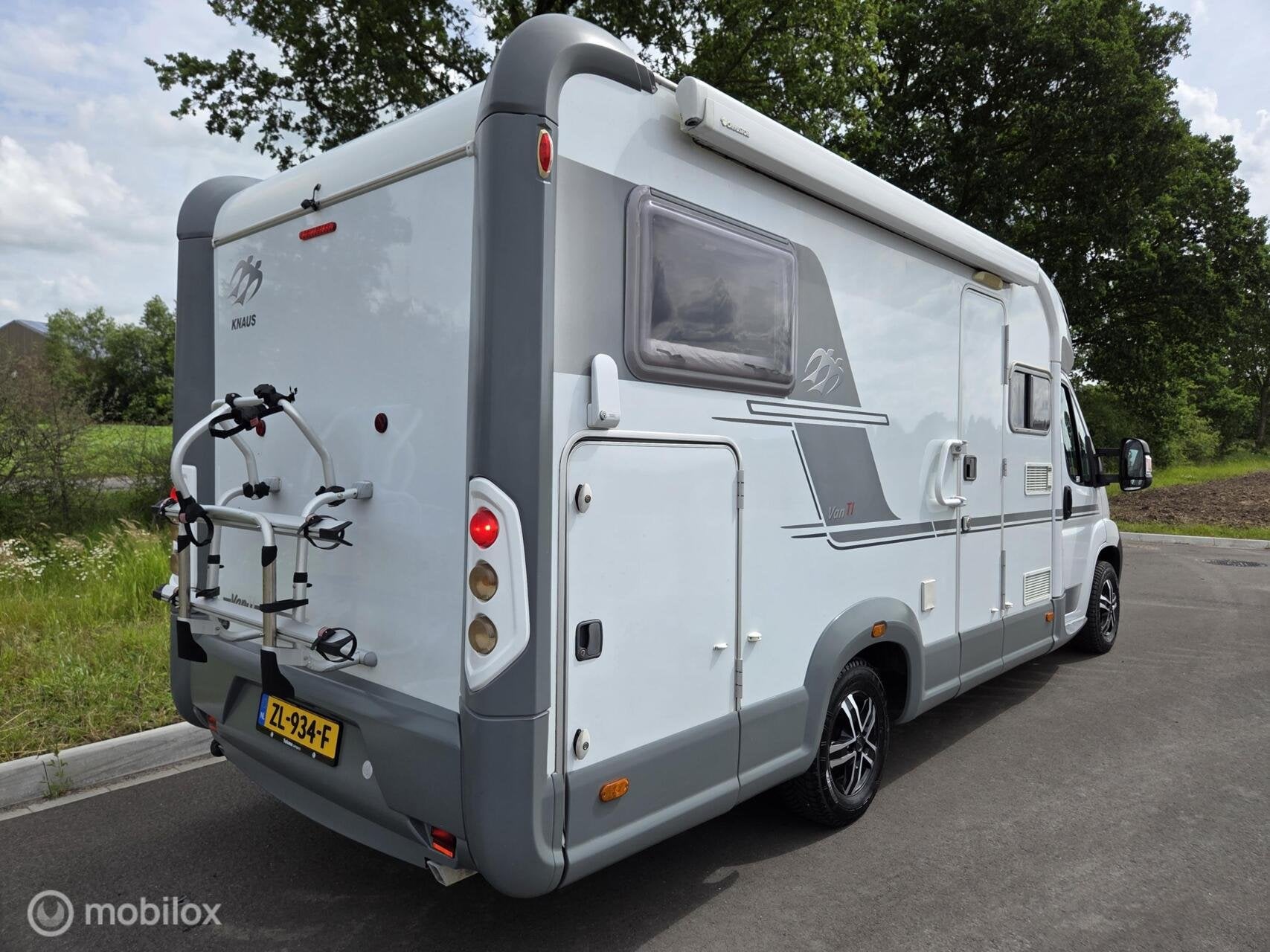 Knaus Van TI 600 ME 131PK ☆2008, Airco, 2x enkele bedden, Caravans en Kamperen, Campers, Fietsendrager, 6 tot 7 meter, Bedrijf