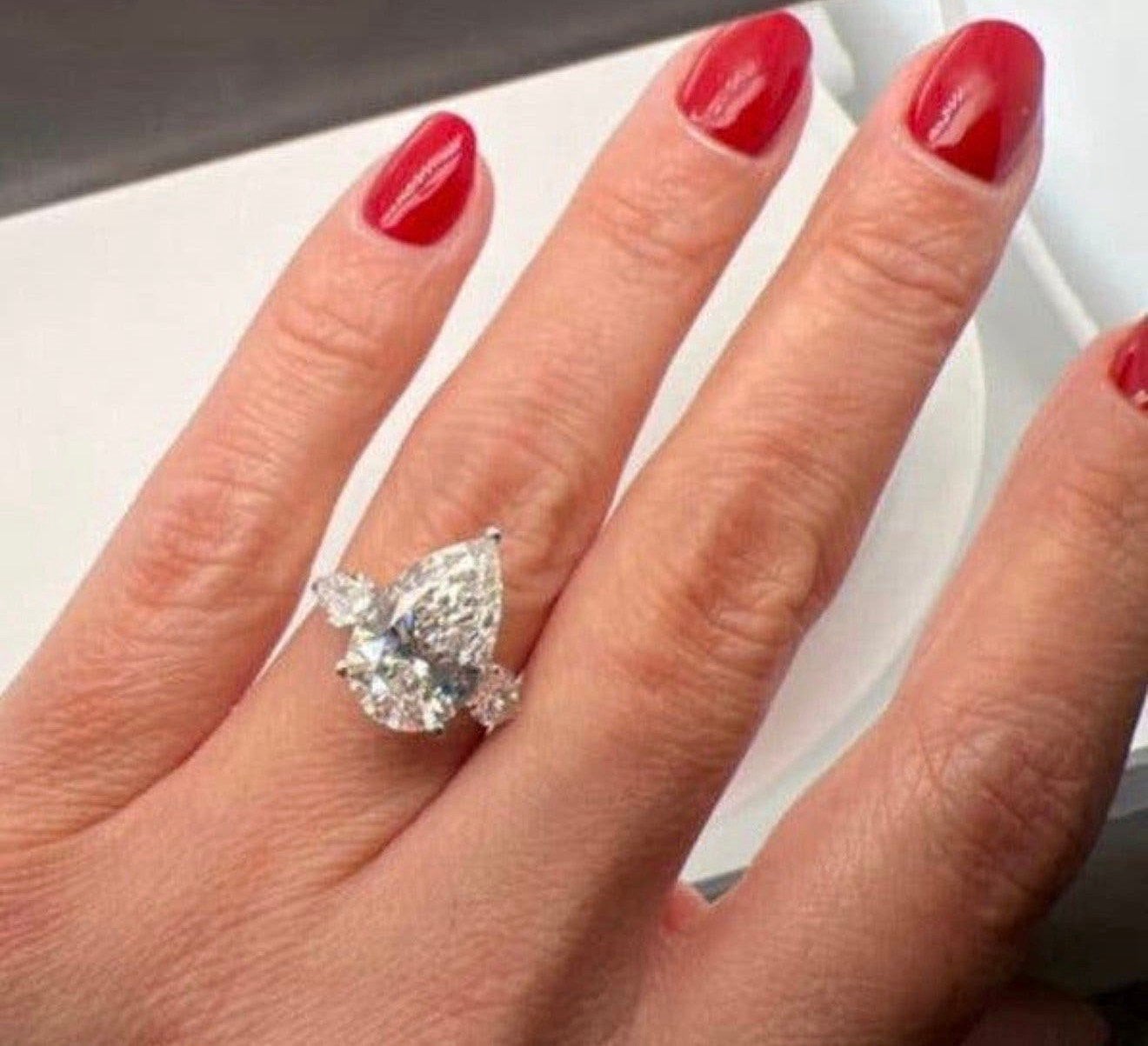 Gouden ring met VS2 diamant van 6.07ct nieuw met certificaat, Nieuw, Ophalen of Verzenden, 17 tot 18, Met edelsteen