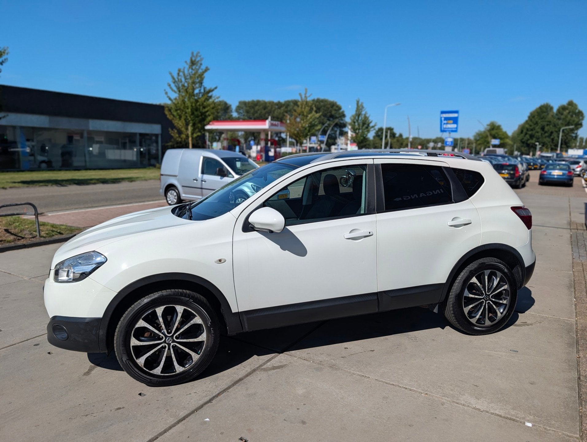 Nissan Qashqai 1.6 Connect Edition - Pano - Cruise - Trekhaa, Voorwielaandrijving, Euro 5, Stof, Gebruikt