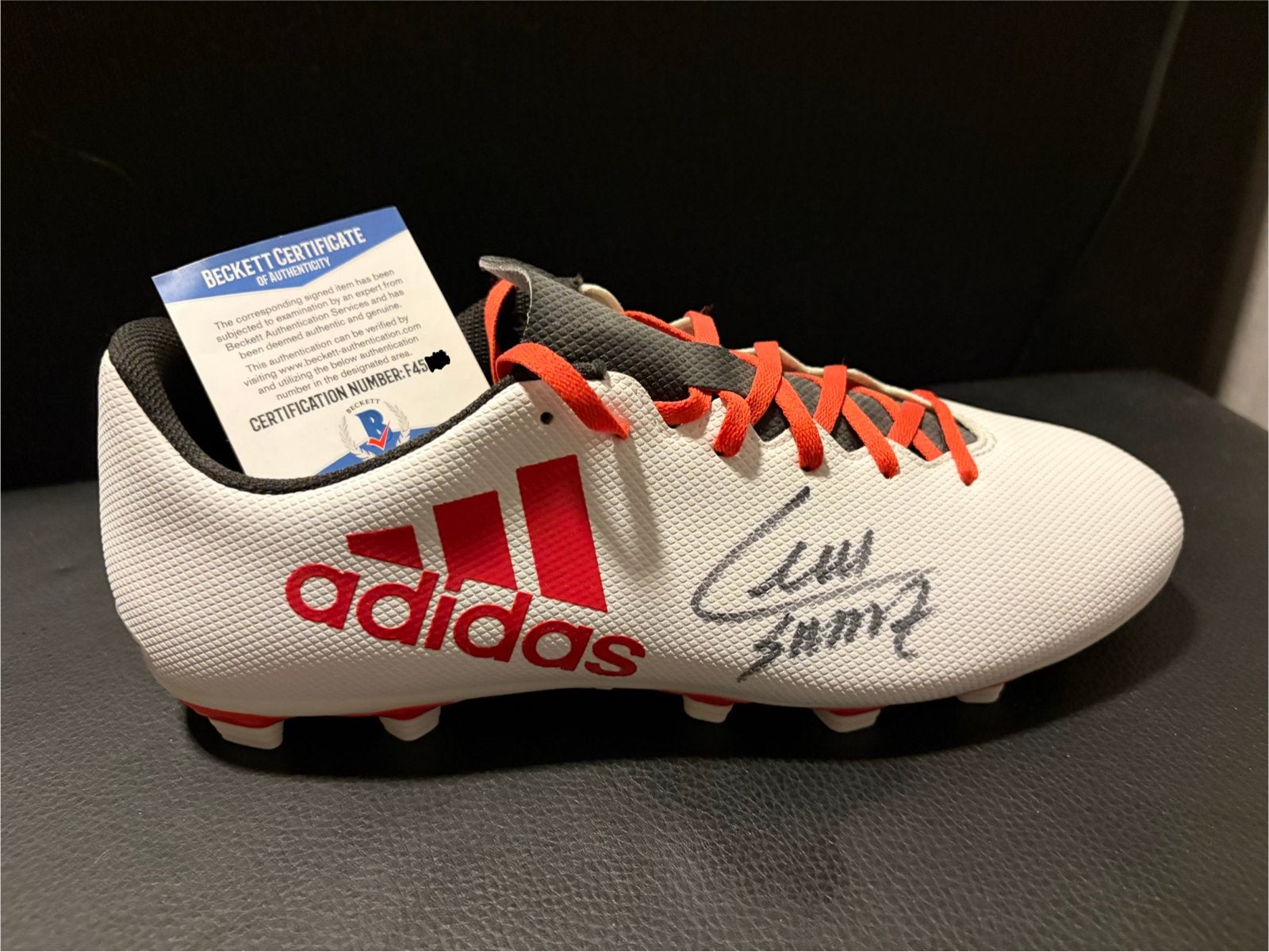 Gesigneerde Adidas voetbalschoen Luis Suárez met Beckett COA, Ophalen of Verzenden, Nieuw, Buitenlandse clubs, Overige typen