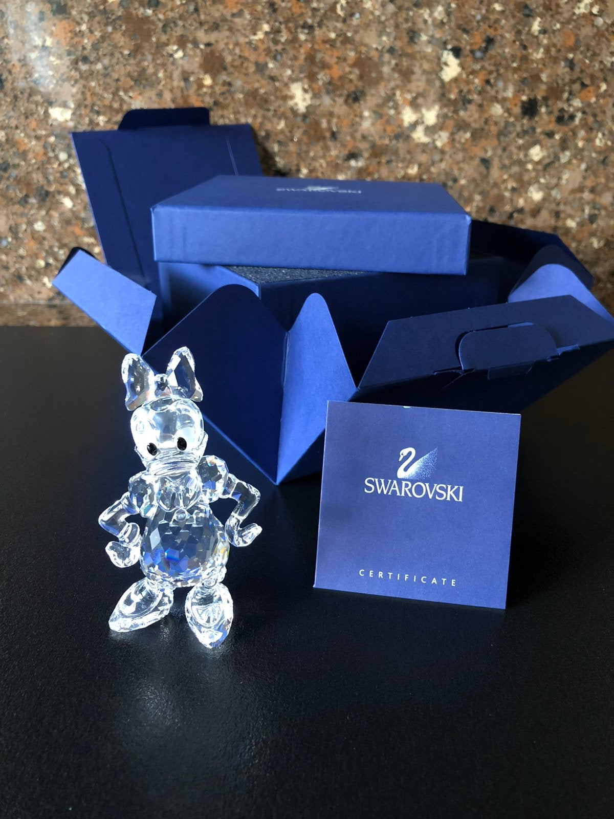 NIEUWSTAAT SWAROVSKI KATRIEN DAISY DUCK DISNEY, Ophalen of Verzenden, Zo goed als nieuw, Figuurtje