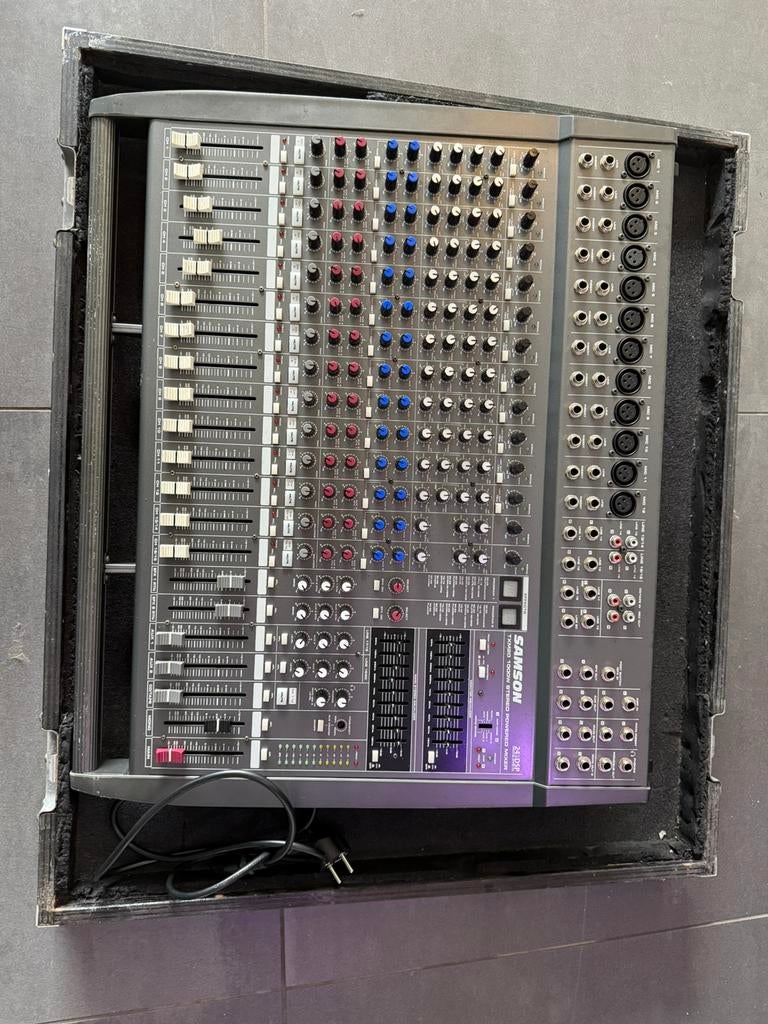Samson TXM20 1000w stereo powered mixer, Muziek en Instrumenten, Mengpanelen, Ophalen of Verzenden, Zo goed als nieuw