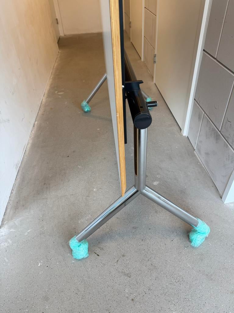 Moderne opklapbare RVS Berken vergadertafel, wit blad, Ophalen, Zo goed als nieuw