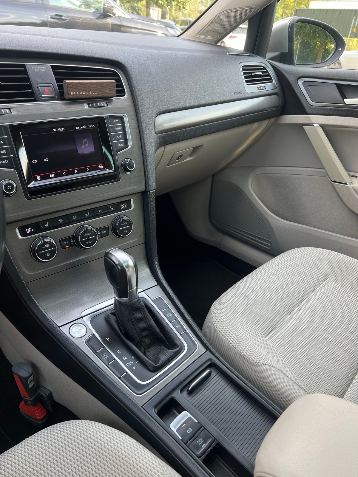 Volkswagen Golf 1.4 TSI 103KW DSG 2013 Grijs, Auto's, 4 cilinders, 650 kg, 1500 kg, 57 €/maand