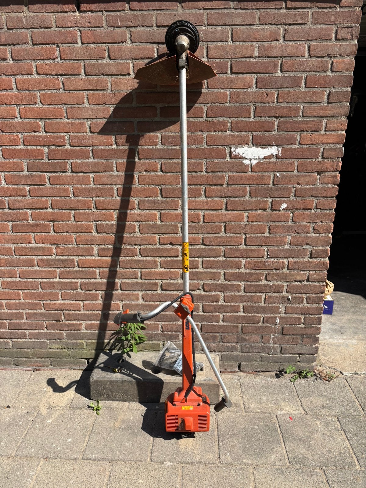 Gratis Husqvarna 235RCAT  bosmaaier, Tuin en Terras, Bosmaaiers, Ophalen, Zo goed als nieuw, Benzine
